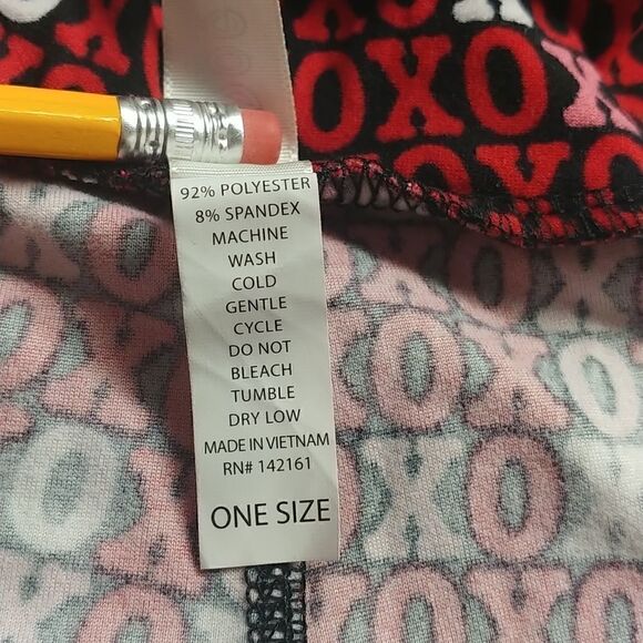 LuLaRoe. One Size. Buttery soft leggings. Valentine Retired Pattern - Picture 4 of 5